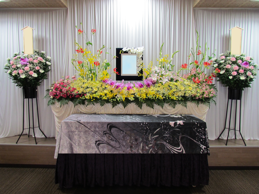 小田原市での生花祭壇は市民葬祭の花鳥風月