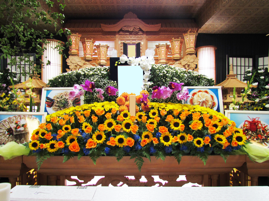 小田原市でお花で送る家族葬専門店、小田原市民葬祭。