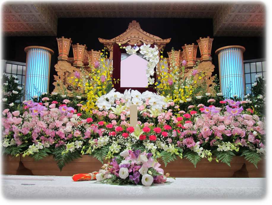 小田原市民葬祭、小田葬会館にてオールイン・プラン「花鳥風月」花祭壇での家族葬