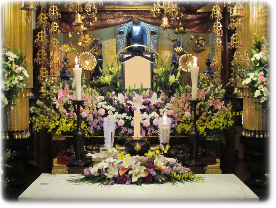 小田原市国府津のご寺院本堂にて花祭壇の家族葬