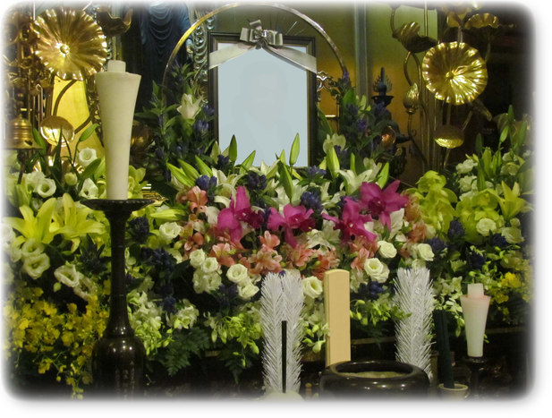 小田原市寺院での家族葬。固定料金でのご葬儀の為、檀家さんの経済的負担を軽減し安心のお葬式をお手伝いさせて頂いております。