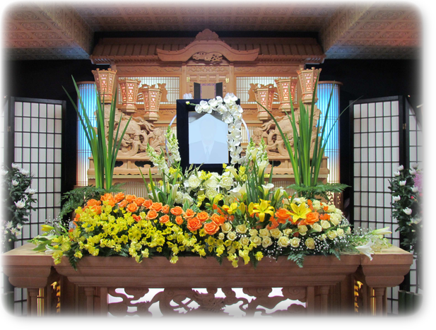 家族葬の小田原市民葬祭、今月の生花祭壇
