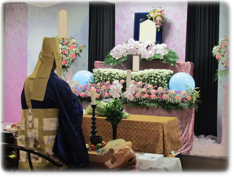 小田葬会館にてご家族１日葬。生花祭壇